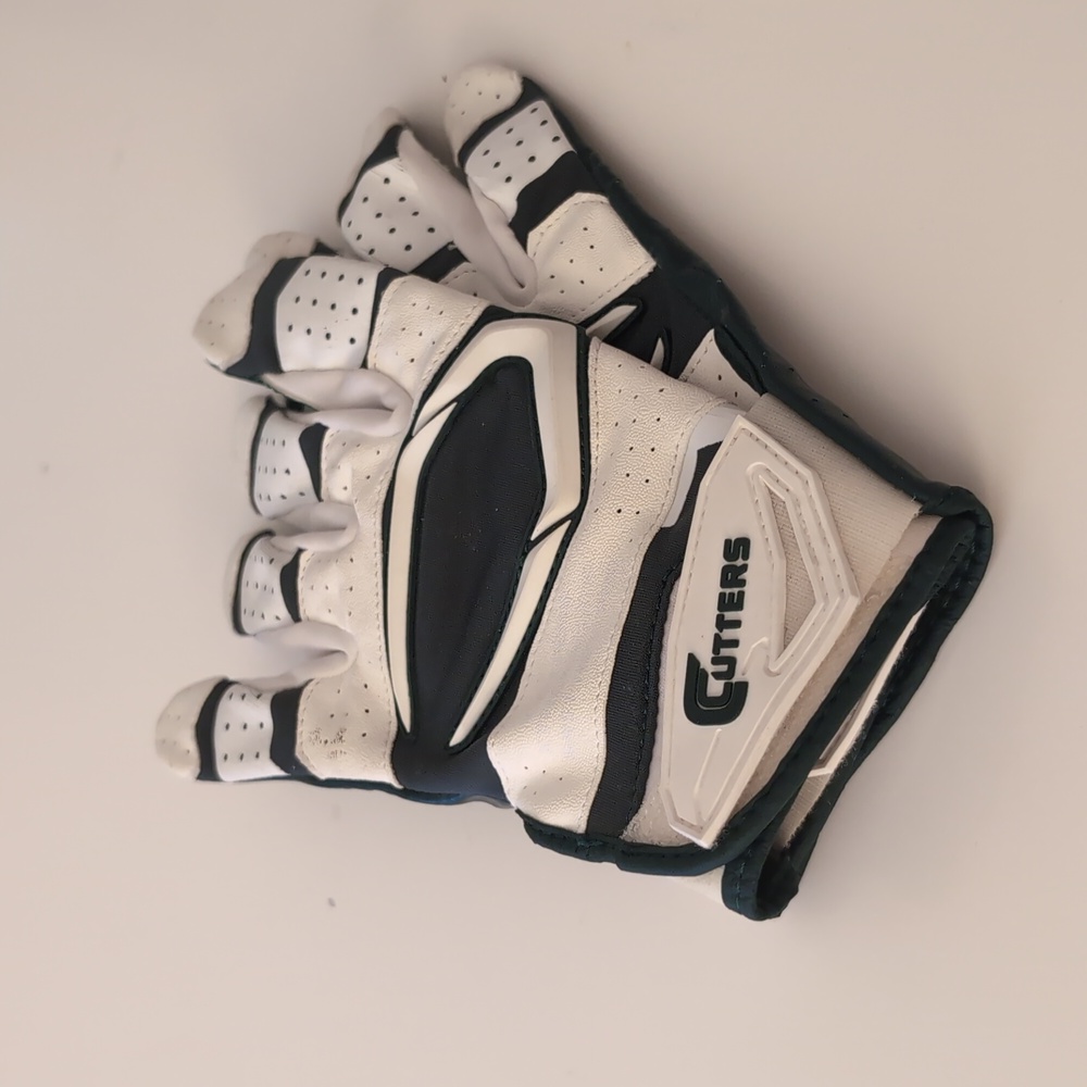 Cutters Rev Pro 2.0 football gloves